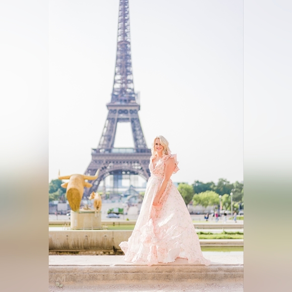 Mac Duggal floral tiered ruffle cut-out gown - Picture 5 of 8